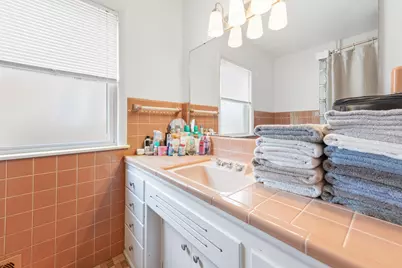 8831 W Hawthorne Ave #8833, Wauwatosa, WI 53226 - Photo 10