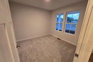 636 Harvest Ln, Hartford, WI 53027 - Photo 14