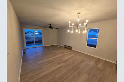 636  Harvest Ln, Hartford, WI 53027 - Photo 6