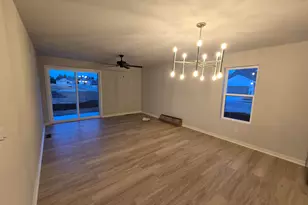 636 Harvest Ln, Hartford, WI 53027 - Photo 6