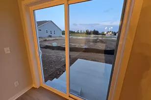 636 Harvest Ln, Hartford, WI 53027 - Photo 8