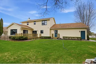 2146  Waverly Ct, Sheboygan, WI 53083 - Photo 4