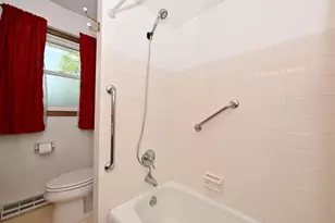 6469 N Garden Grove Ln, Glendale, WI 53209 - Photo 16
