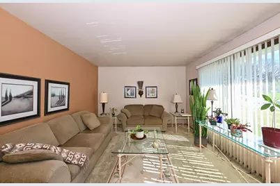 6469 N Garden Grove Ln, Glendale, WI 53209 - Photo 4