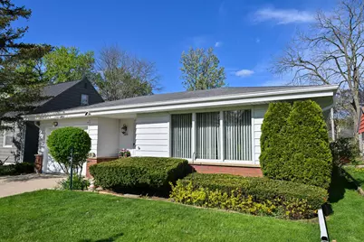 6469 N Garden Grove Ln, Glendale, WI 53209 - Photo 2