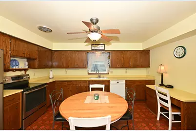 6469 N Garden Grove Ln, Glendale, WI 53209 - Photo 8
