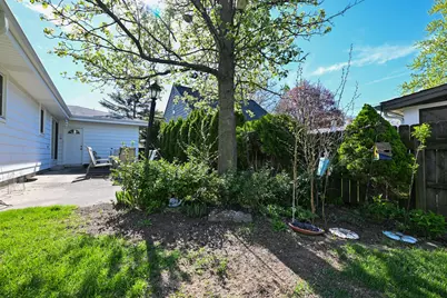 6469 N Garden Grove Ln, Glendale, WI 53209 - Photo 34