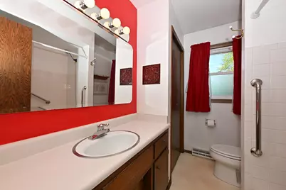6469 N Garden Grove Ln, Glendale, WI 53209 - Photo 14