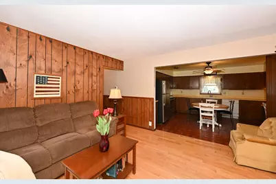 6469 N Garden Grove Ln, Glendale, WI 53209 - Photo 12