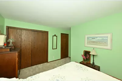 6469 N Garden Grove Ln, Glendale, WI 53209 - Photo 20
