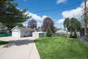 403 W Washington St, Delavan, WI 53115 - Photo 12