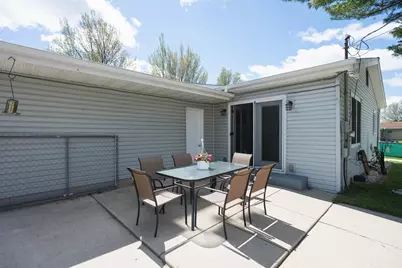 403 W Washington St, Delavan, WI 53115 - Photo 8