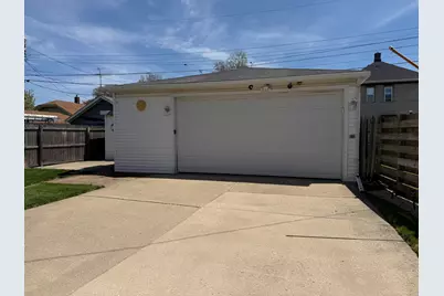 2031  Superior St, Racine, WI 53402 - Photo 2