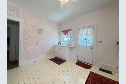 2031  Superior St, Racine, WI 53402 - Photo 6