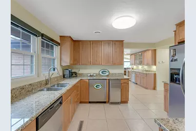1735 S Oneida St, Green Bay, WI 54304 - Photo 12