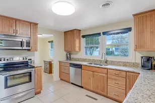 1735 S Oneida St, Green Bay, WI 54304 - Photo 16