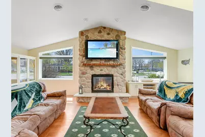 1735 S Oneida St, Green Bay, WI 54304 - Photo 4