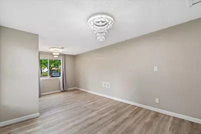 5735 W Thurston Ave, Milwaukee, WI 53218 - Photo 16