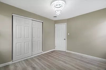 5735 W Thurston Ave, Milwaukee, WI 53218 - Photo 22