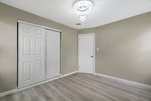 5735 W Thurston Ave, Milwaukee, WI 53218 - Photo 22