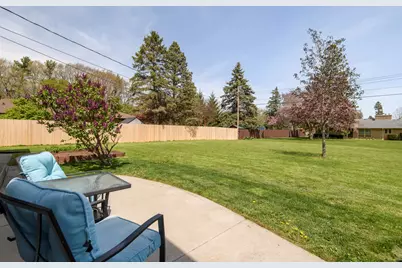 4221  Woodbury Ln, Racine, WI 53403 - Photo 6