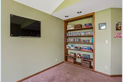 1232  Chippewa Dr, Waukesha, WI 53186 - Photo 6