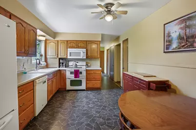 1232  Chippewa Dr, Waukesha, WI 53186 - Photo 8