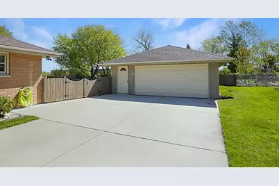 4266 S 78th St, Greenfield, WI 53220 - Photo 30