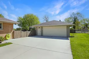 4266 S 78th St, Greenfield, WI 53220 - Photo 30