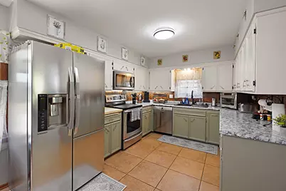 4266 S 78th St, Greenfield, WI 53220 - Photo 8