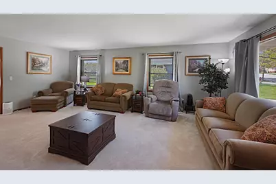 4266 S 78th St, Greenfield, WI 53220 - Photo 6