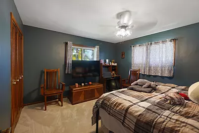 4266 S 78th St, Greenfield, WI 53220 - Photo 14