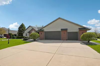 8108  East Ridge Dr, Pleasant Prairie, WI 53158 - Photo 4