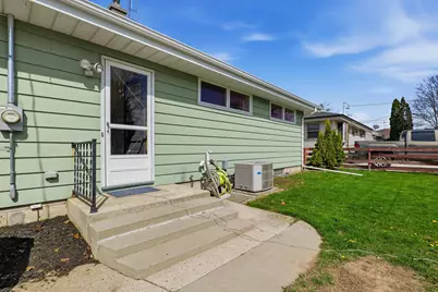 2725 S 11th St, Sheboygan, WI 53081 - Photo 30