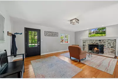 821  Van Slyke Dr, Fontana, WI 53125 - Photo 4
