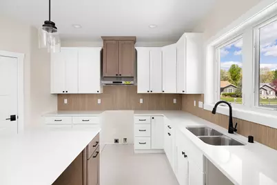 717  Tamarack Trl, Holmen, WI 54636 - Photo 4