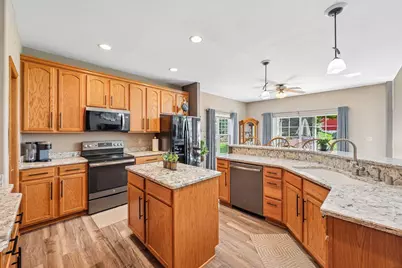238 E Redding Cir, Belgium, WI 53004 - Photo 10