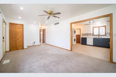 628  Pleasant Dr, West Bend, WI 53095 - Photo 8