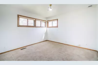 628  Pleasant Dr, West Bend, WI 53095 - Photo 18