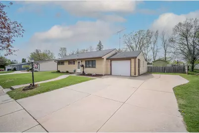 628  Pleasant Dr, West Bend, WI 53095 - Photo 2