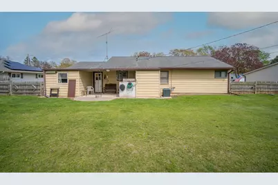 628  Pleasant Dr, West Bend, WI 53095 - Photo 20
