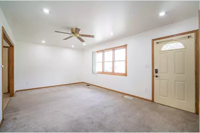 628  Pleasant Dr, West Bend, WI 53095 - Photo 10