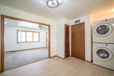 628  Pleasant Dr, West Bend, WI 53095 - Photo 6