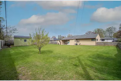 628  Pleasant Dr, West Bend, WI 53095 - Photo 22