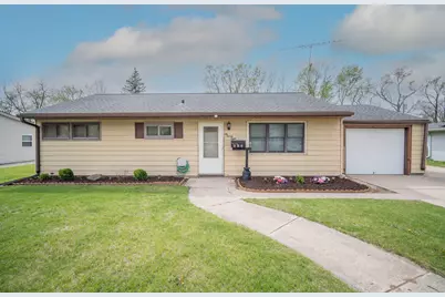 628  Pleasant Dr, West Bend, WI 53095 - Photo 1