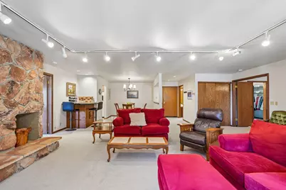 2101 W Good Hope Rd #210, Glendale, WI 53209 - Photo 6