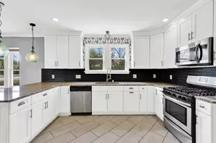 5075 S 35th St, Greenfield, WI 53221 - Photo 14