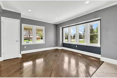 5075 S 35th St, Greenfield, WI 53221 - Photo 10