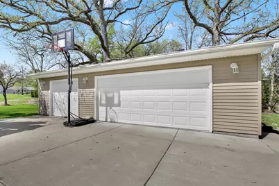5075 S 35th St, Greenfield, WI 53221 - Photo 32