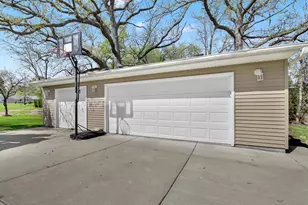 5075 S 35th St, Greenfield, WI 53221 - Photo 32